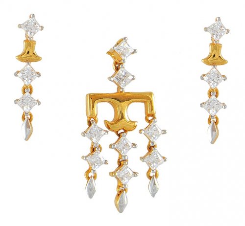 22Kt Gold Pendant And Earring Set 