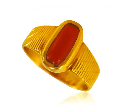 22 kt Gold Ring with Coral 