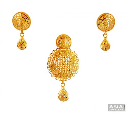 Gold Fancy Pendant Set 